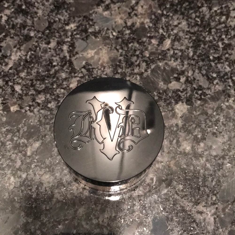 Kat Von D Lock it Brightening Powder- GOLDEN